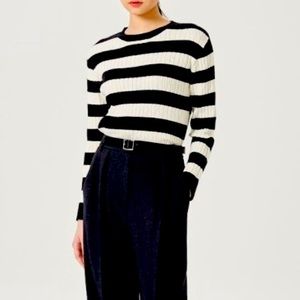 Uniqlo White Navy Striped Ling Sleeve Sweater Size S